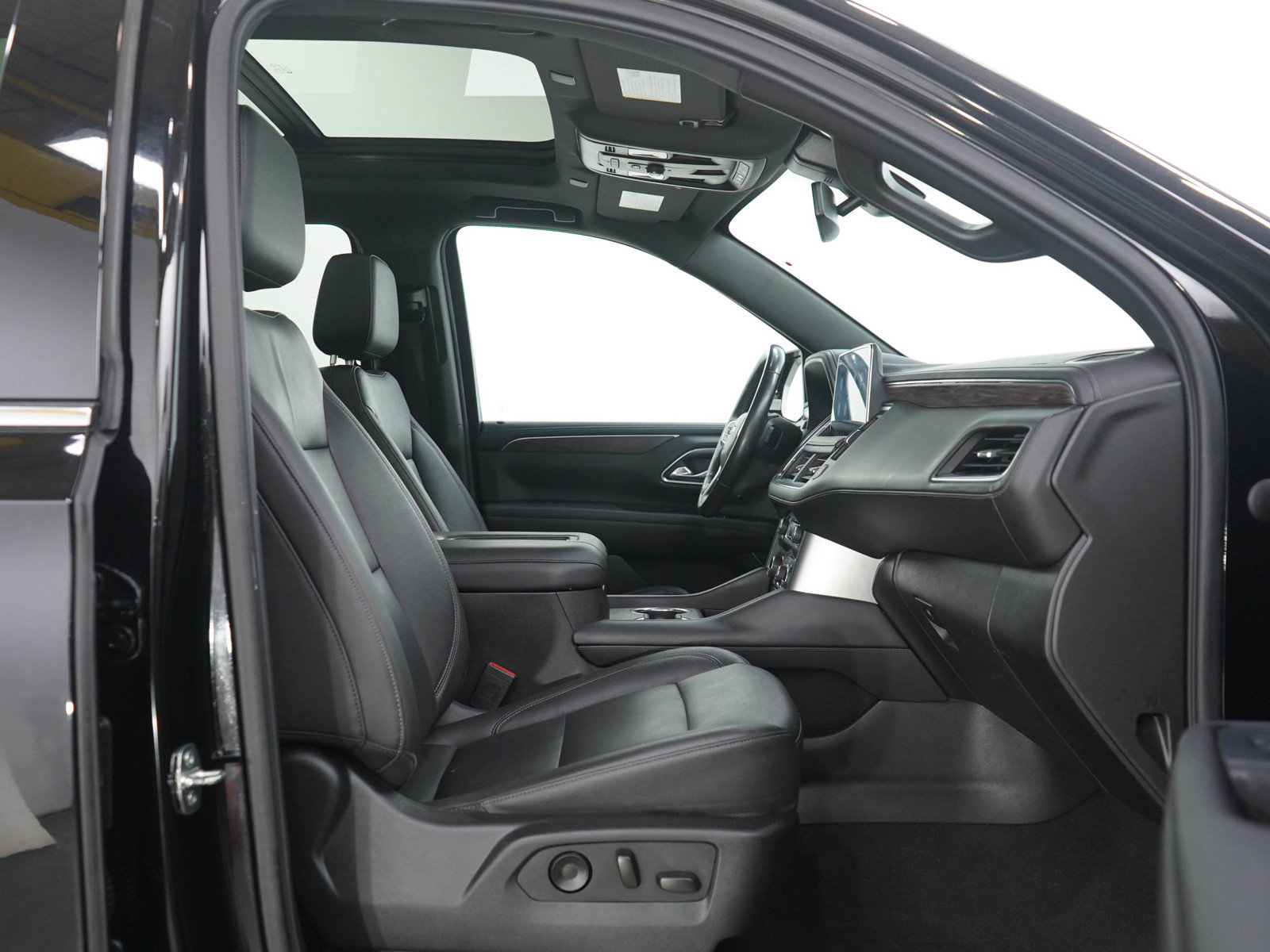 Used 2021 Chevrolet Suburban LT image 11