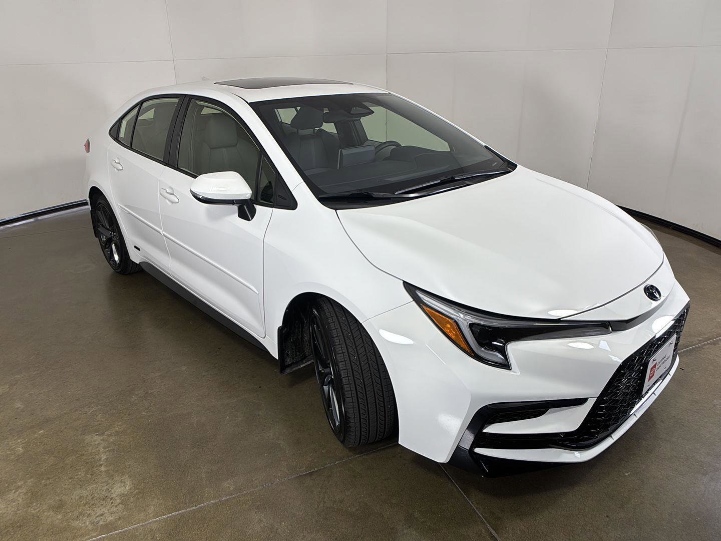 Used 2025 Toyota Corolla SE w/ SE Premium Package AWD/4WD image 7