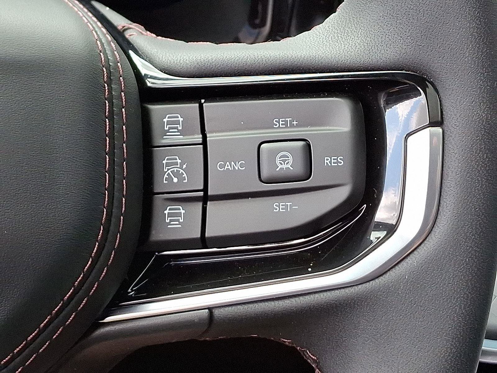 Used 2025 Jeep Wagoneer Limited image 22