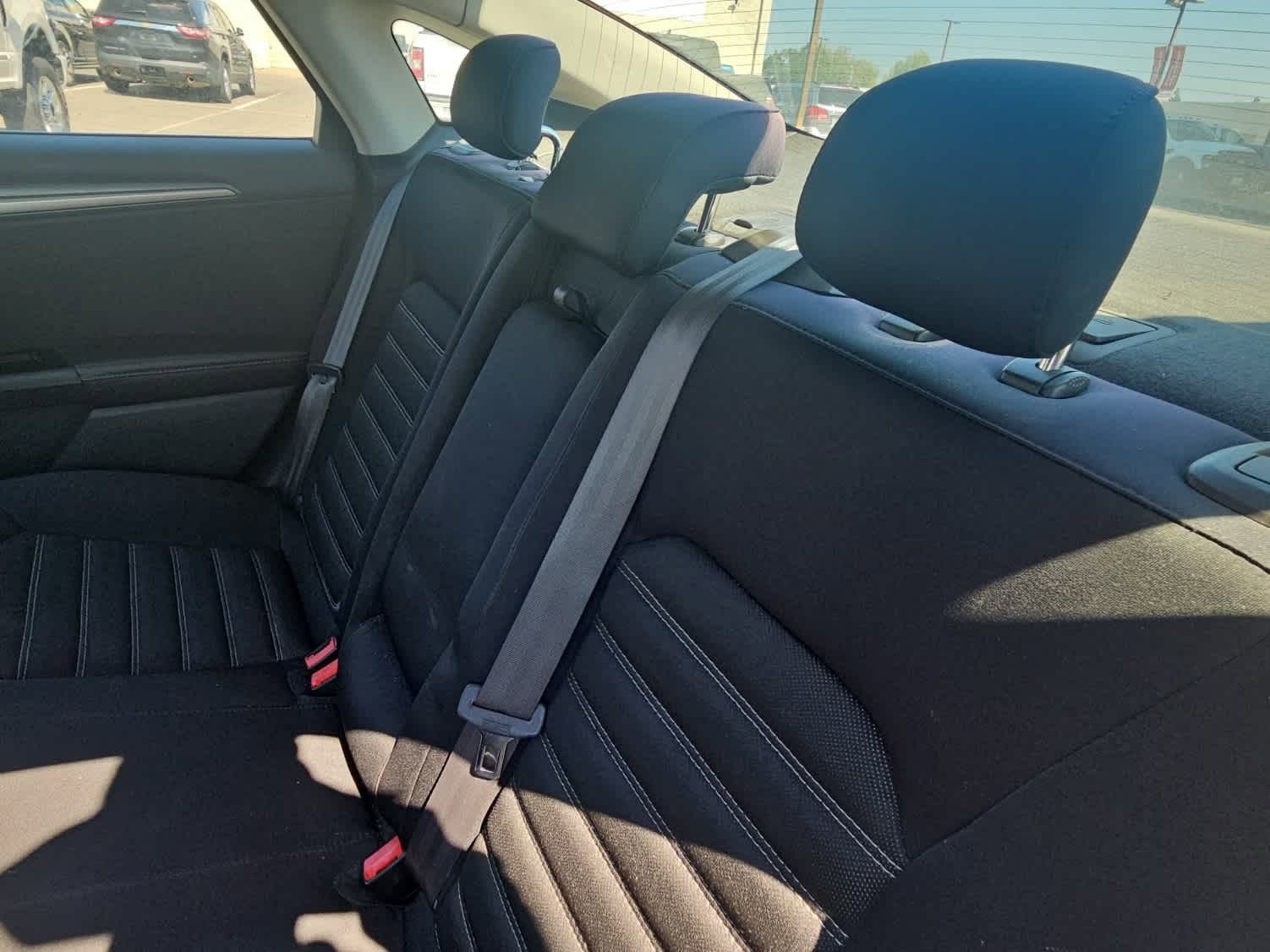 Used 2014 Ford Fusion SE FWD image 12