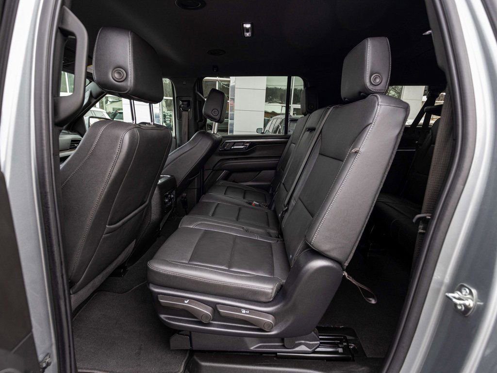 Used 2025 Chevrolet Suburban Z71 image 28