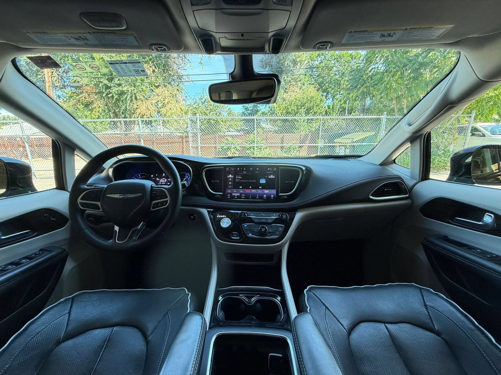Used 2023 Chrysler Pacifica Limited FWD image 34