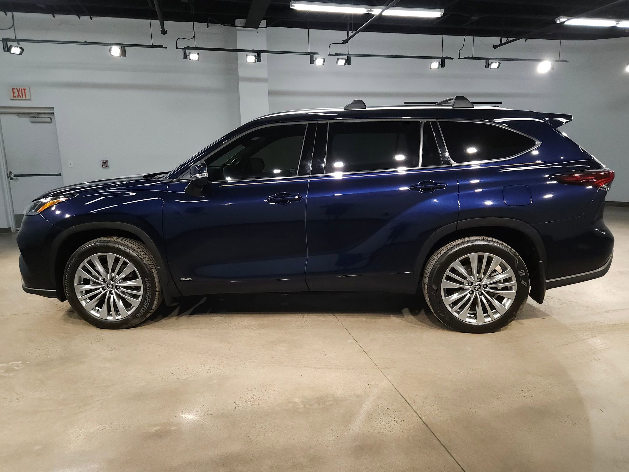 Certified 2025 Toyota Highlander Platinum image 4