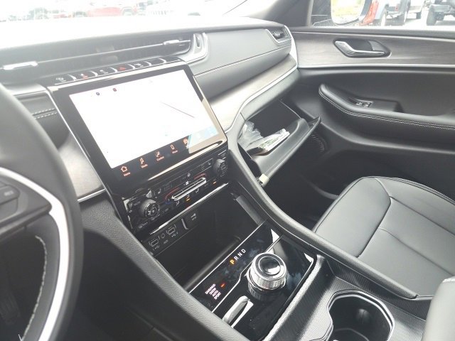 New 2025 Jeep Grand Cherokee Limited image 25