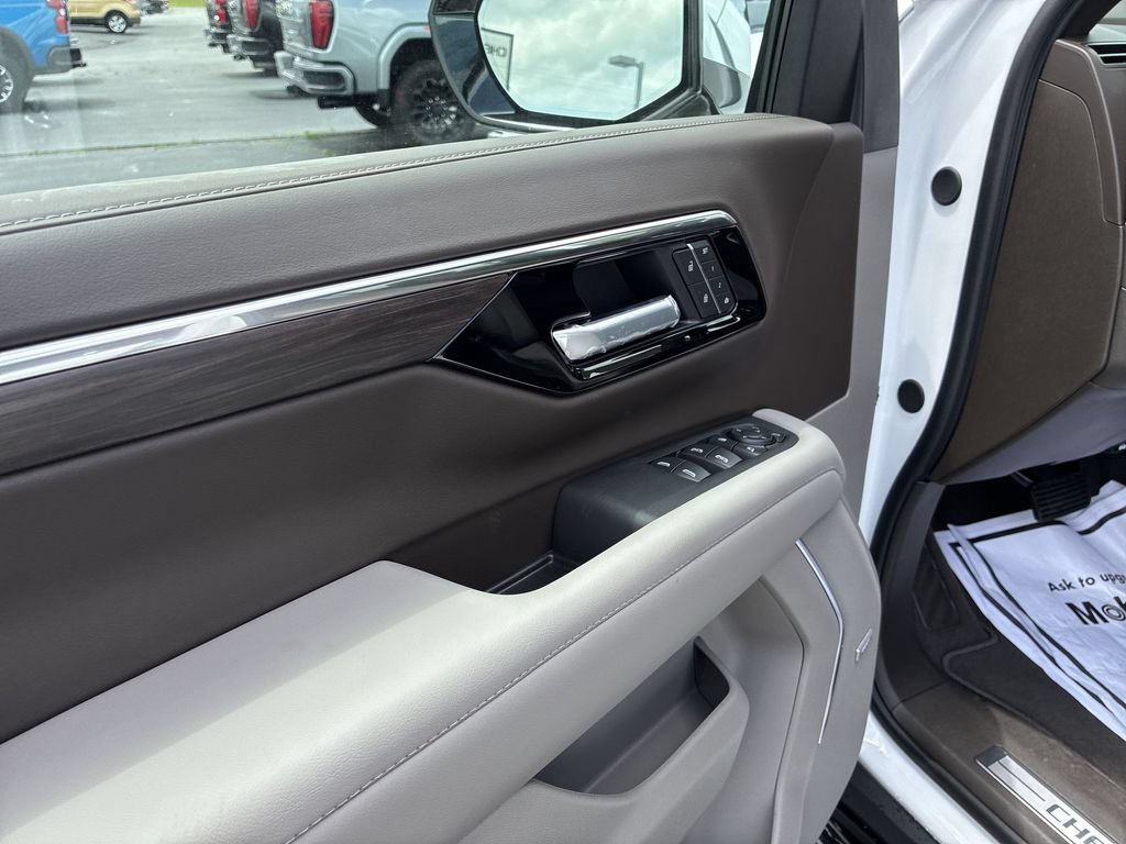 New 2026 Chevrolet Suburban LT w/ LPO, Chrome Package AWD/4WD image 13