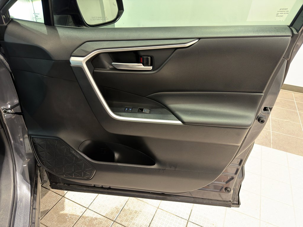 Used 2022 Toyota RAV4 XLE image 25