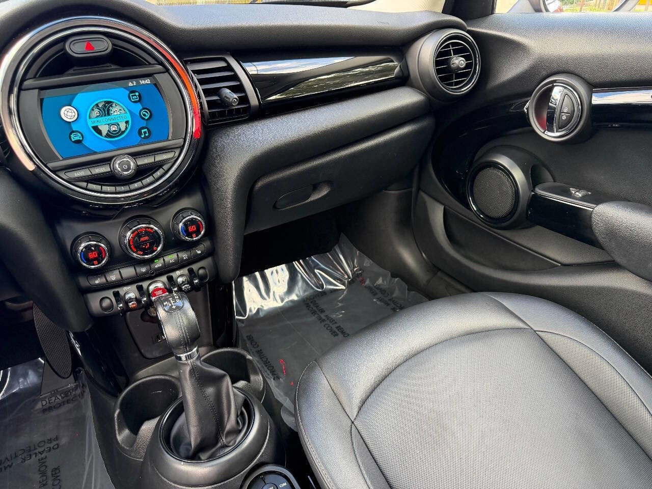 Used 2019 MINI Cooper 4-Door Hardtop w/ Signature Upholstery Package image 20