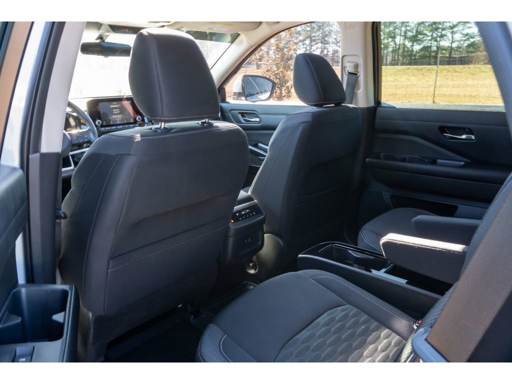 Used 2022 Nissan Pathfinder SV w/ SV Premium Package image 14