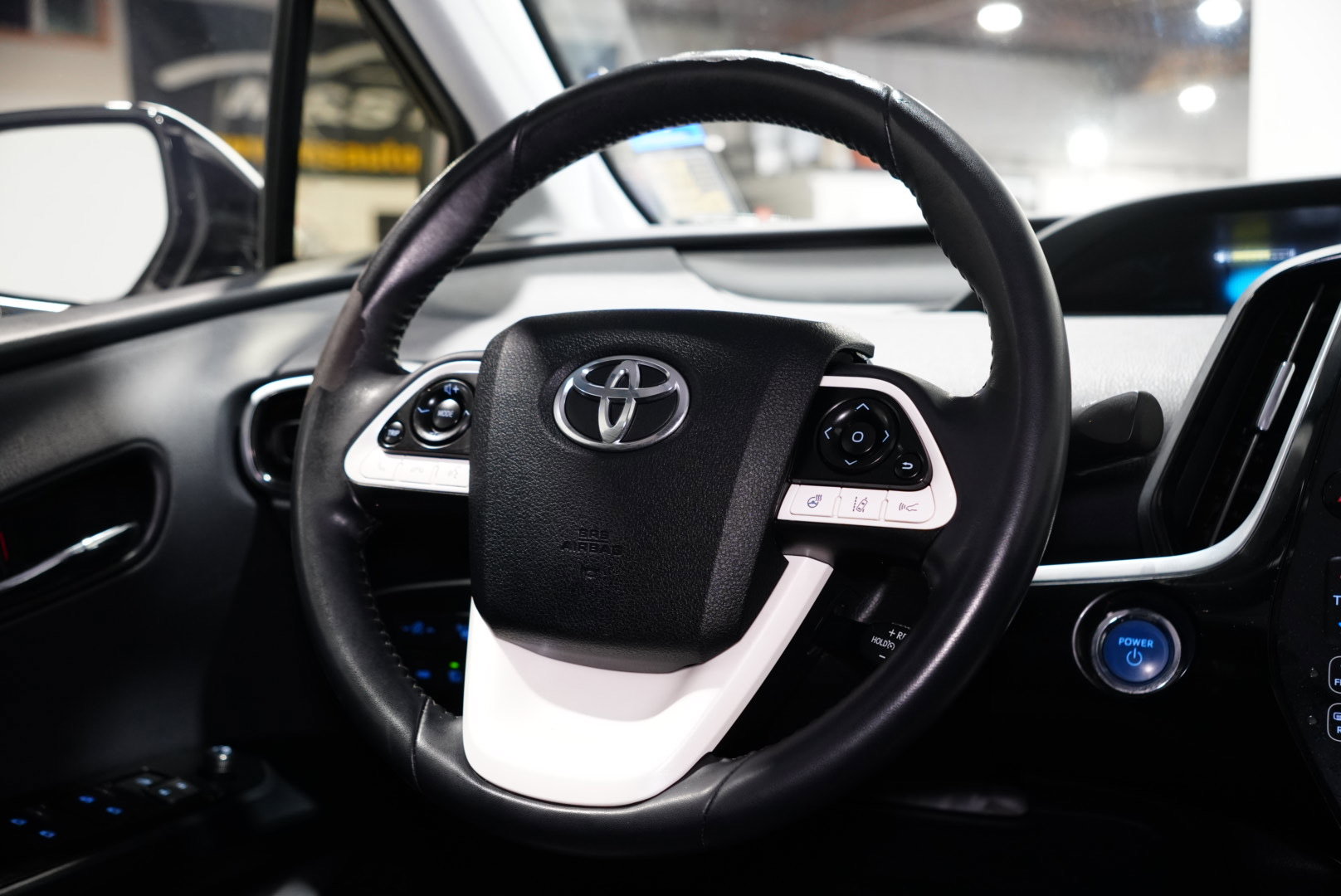 Used 2017 Toyota Prius Prime Advanced image 13