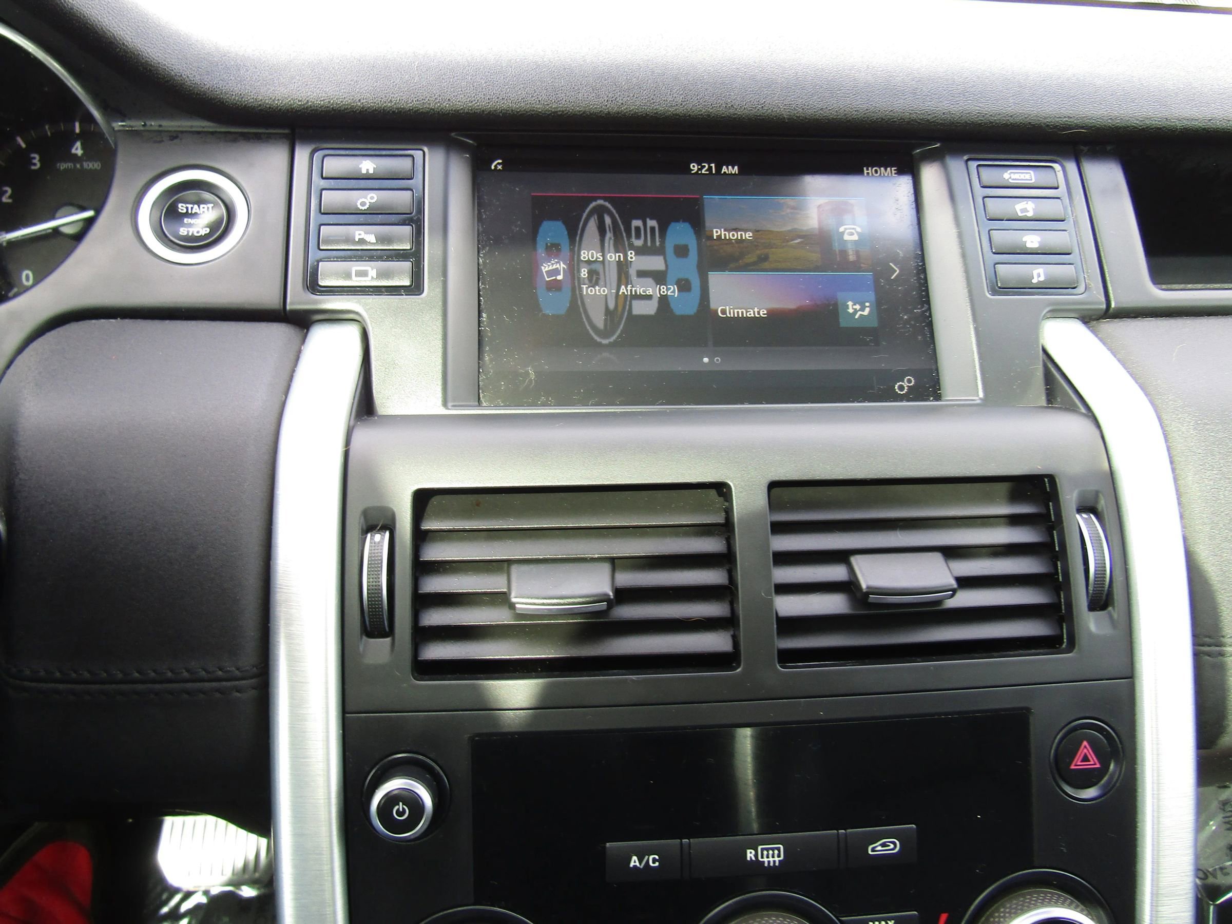 Used 2019 Land Rover Discovery Sport HSE image 31