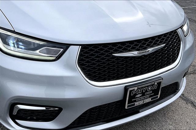 Used 2023 Chrysler Pacifica Touring-L image 33