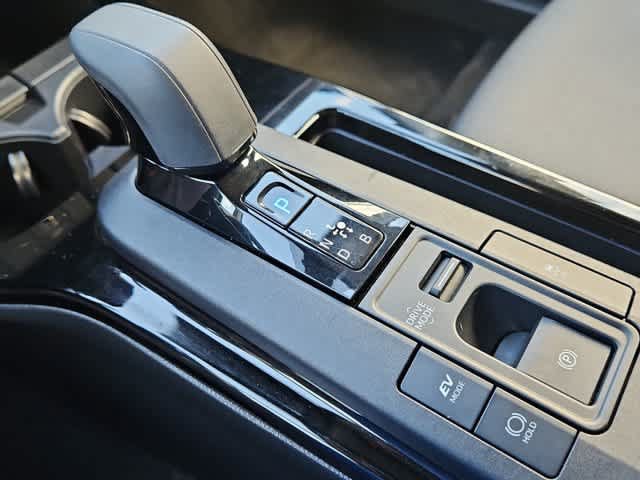 Used 2025 Toyota Prius LE FWD image 25