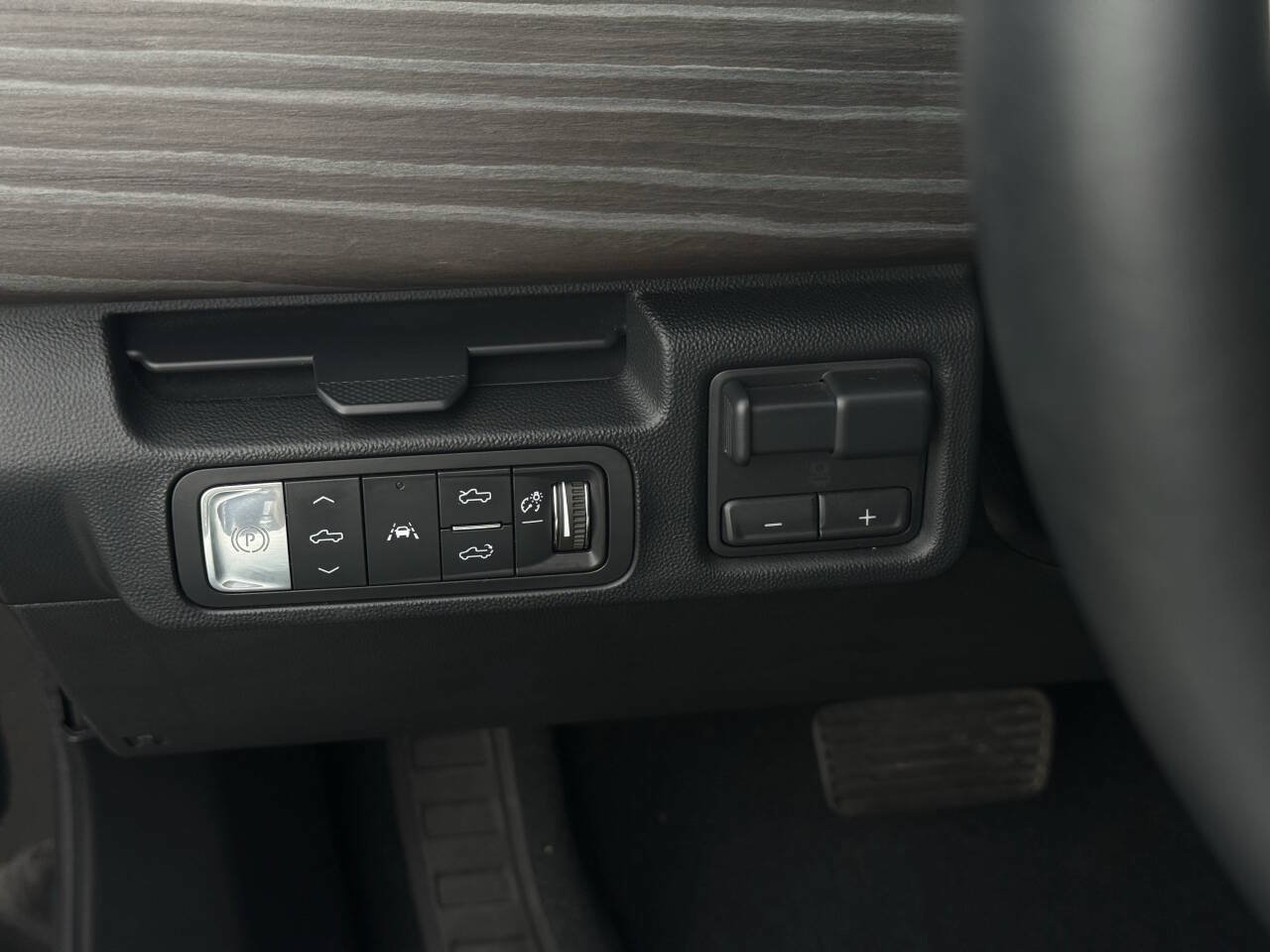 Used 2025 GMC Sierra EV Denali AWD/4WD image 15