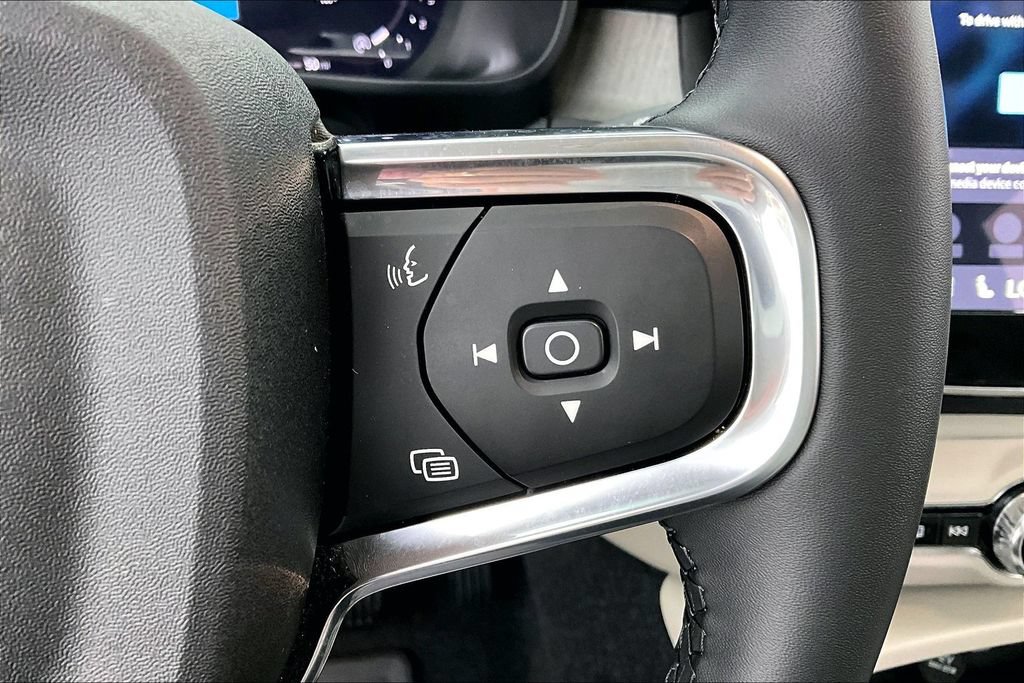 Used 2024 Volvo XC40 B5 Plus AWD/4WD image 27