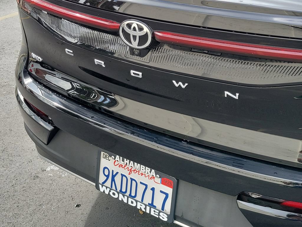 Used 2023 Toyota Crown XLE image 7