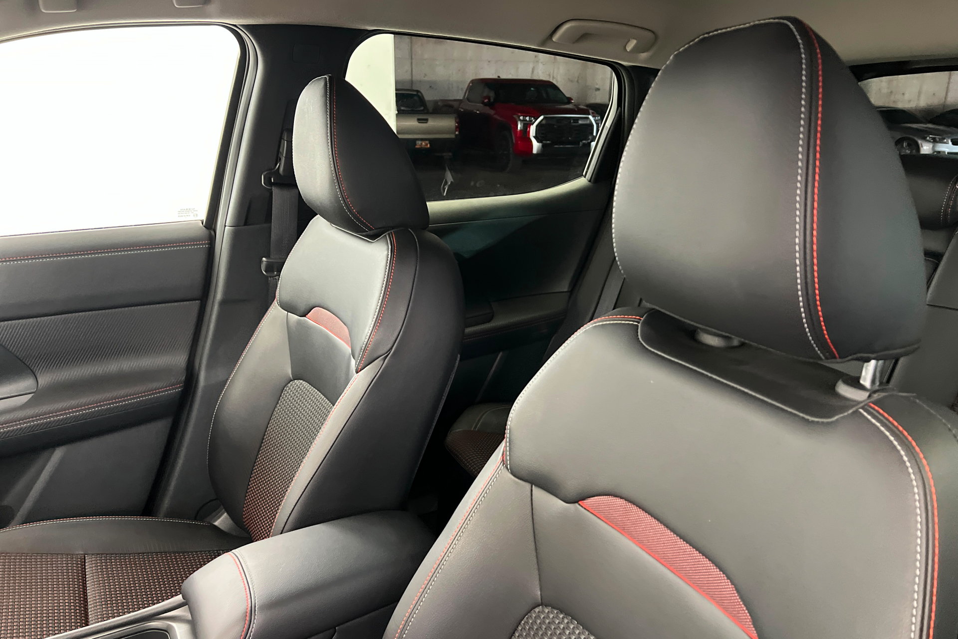 Used 2025 Nissan Kicks SR FWD image 17