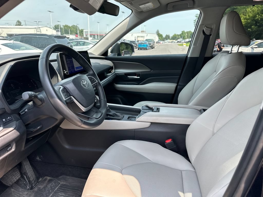 Used 2024 Toyota Grand Highlander AWD image 10