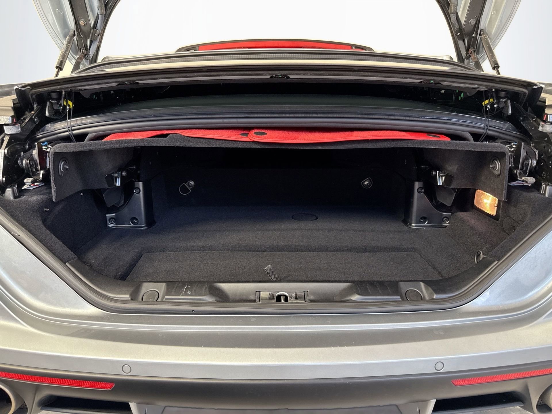 Certified 2018 Ferrari California T image 27