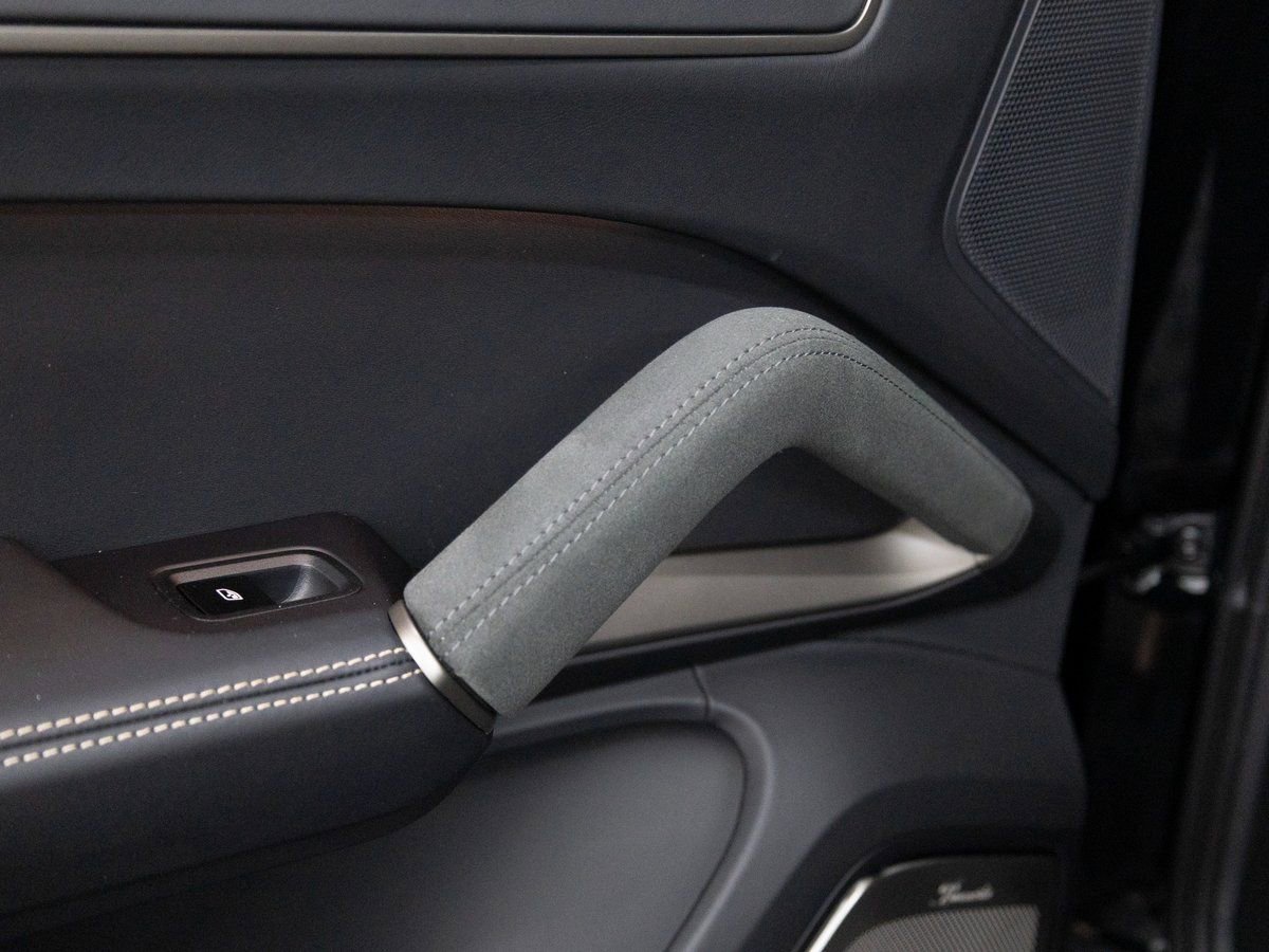 New 2025 Porsche Cayenne Turbo image 26