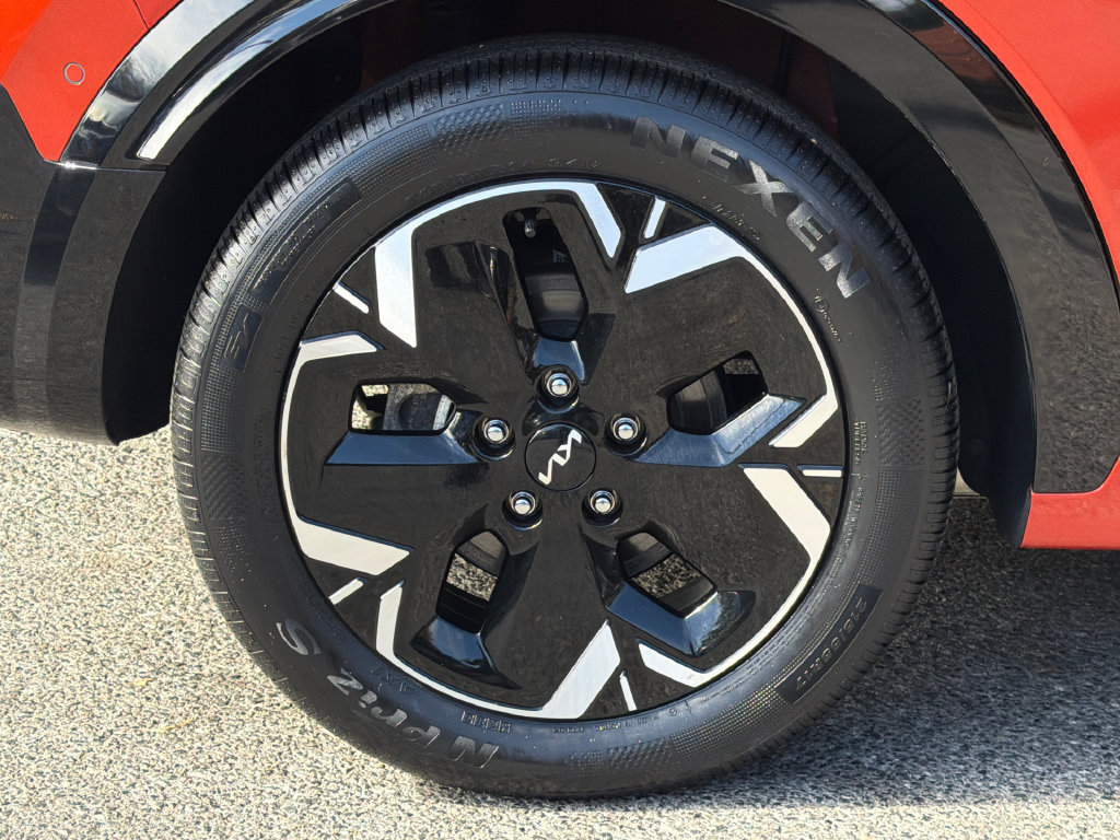 Used 2023 Kia Niro Wave w/ Wave Preserve Package FWD image 8