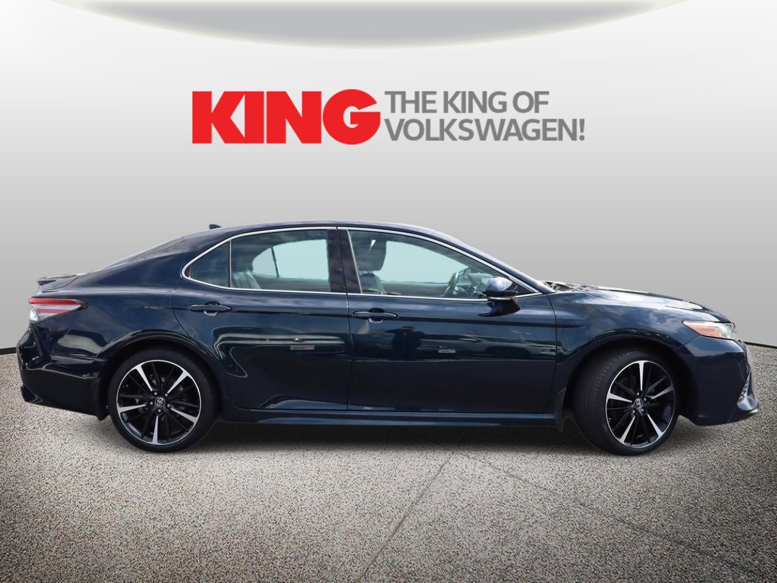 Used 2019 Toyota Camry XSE image 2