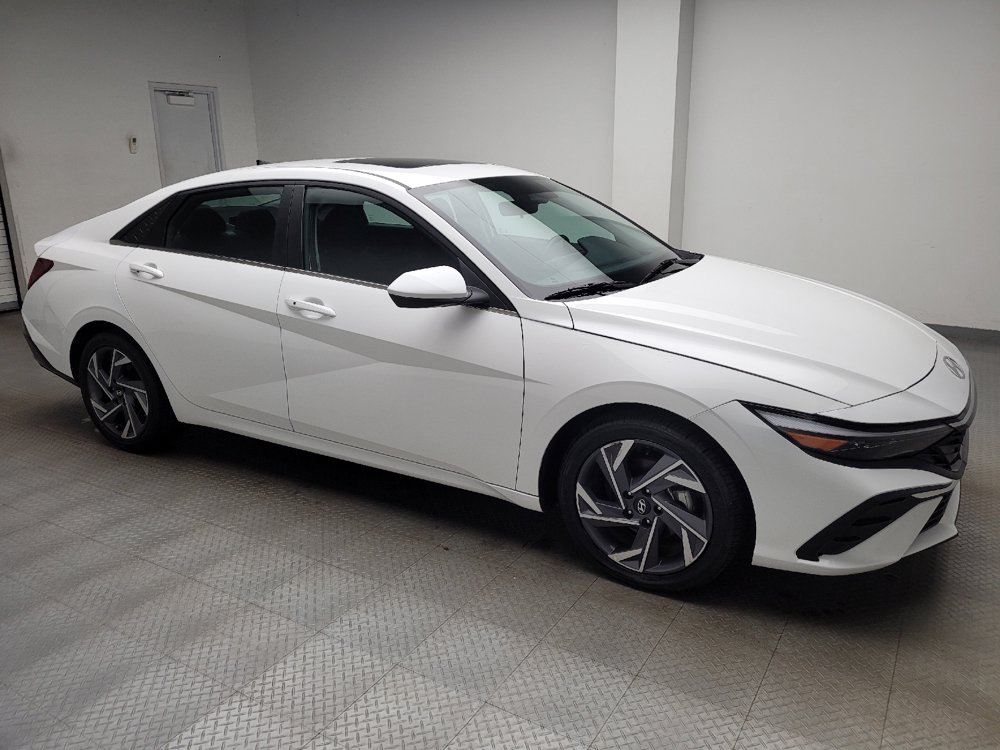 Used 2025 Hyundai Elantra SEL FWD image 11