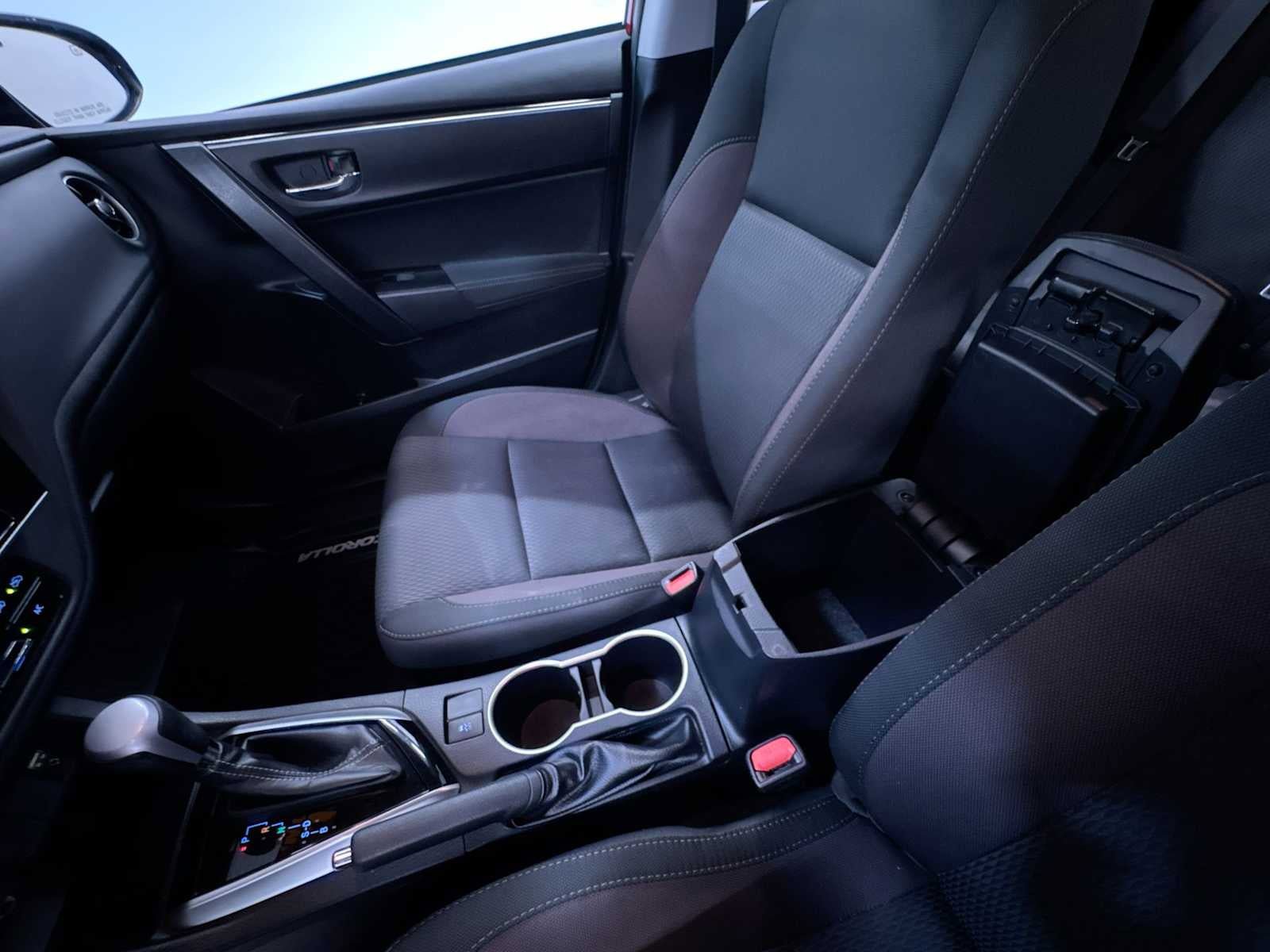 Used 2019 Toyota Corolla LE w/ LE Premium Package w/Moonroof FWD image 29