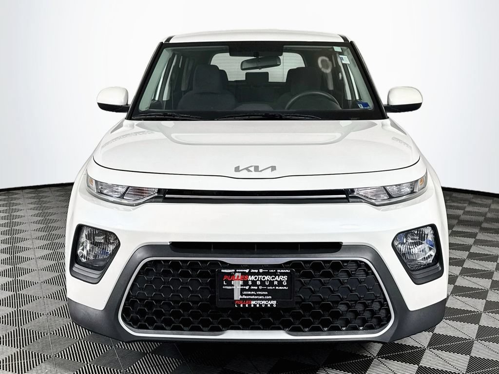 Used 2022 Kia Soul LX FWD image 2