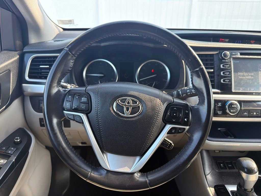 Used 2017 Toyota Highlander XLE image 16