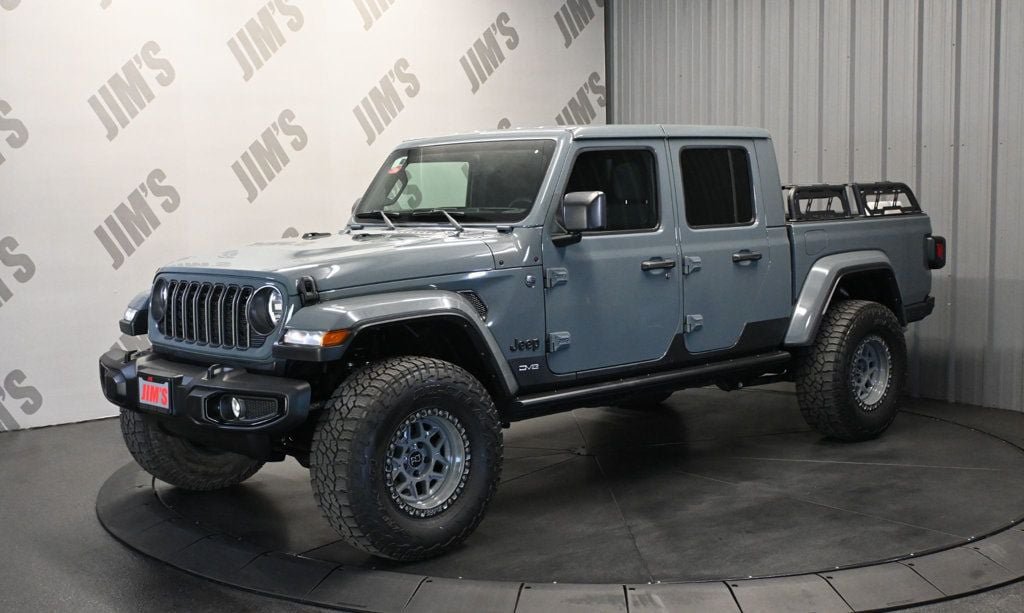 Used 2024 Jeep Gladiator Sport AWD/4WD image 1