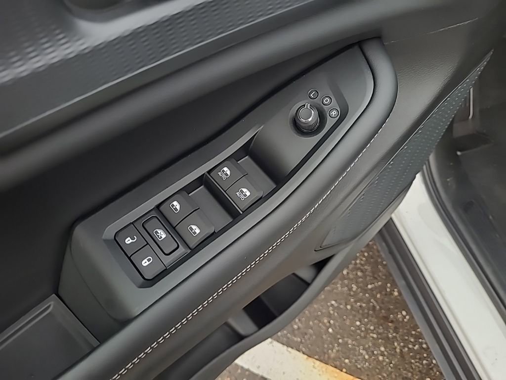 New 2025 Jeep Grand Cherokee Laredo w/ Luxury Tech Group I image 10