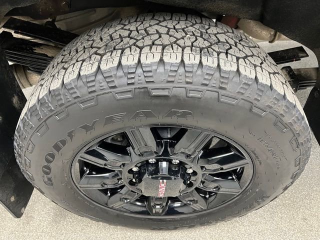Used 2025 GMC Sierra 3500 AT4 w/ AT4 Premium Plus Package image 17