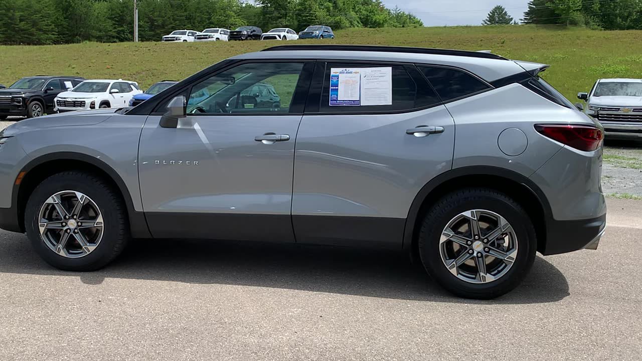 Used 2023 Chevrolet Blazer LT w/ Convenience Package FWD image 3