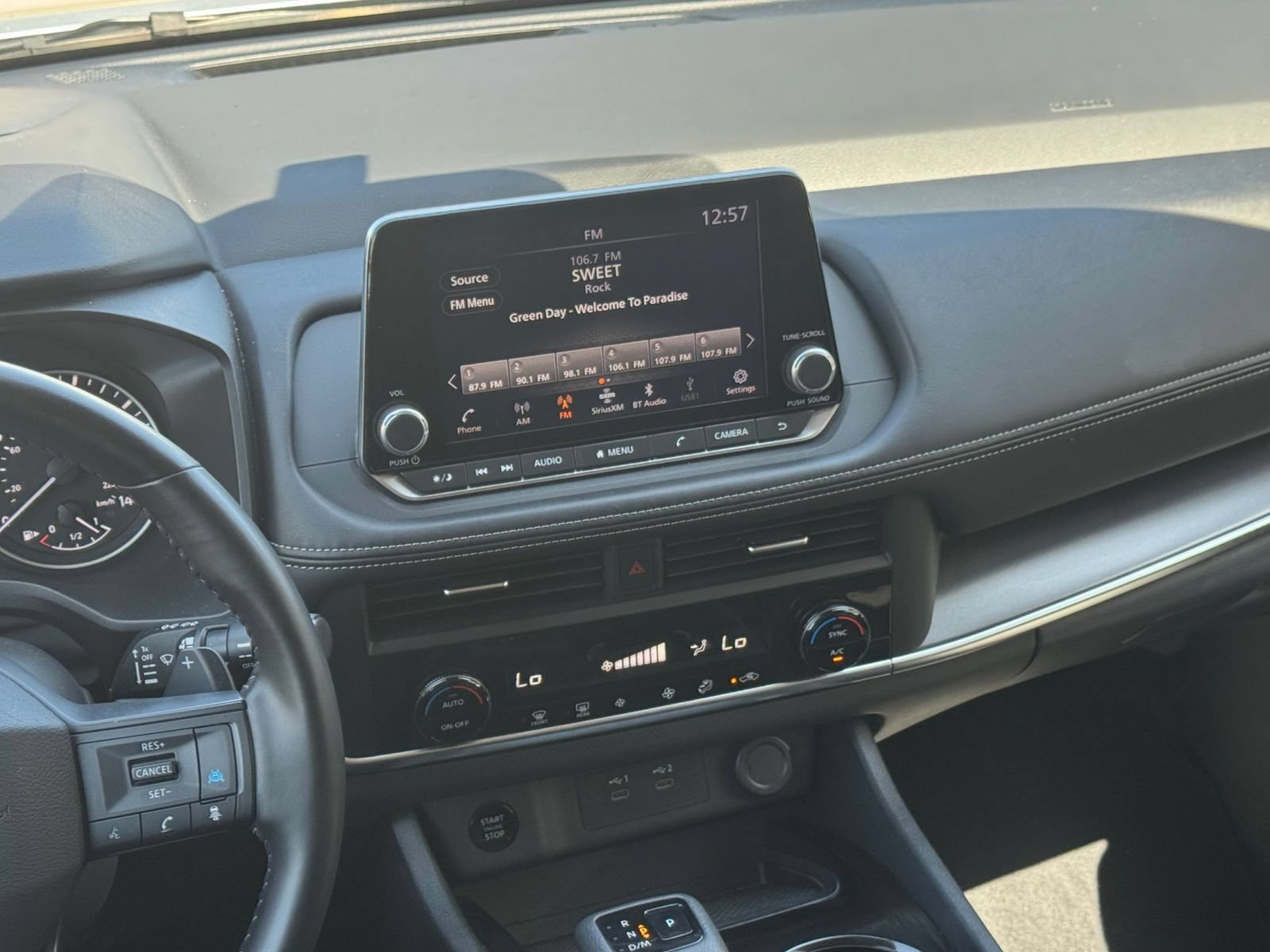 Used 2025 Nissan Rogue SV AWD/4WD image 16