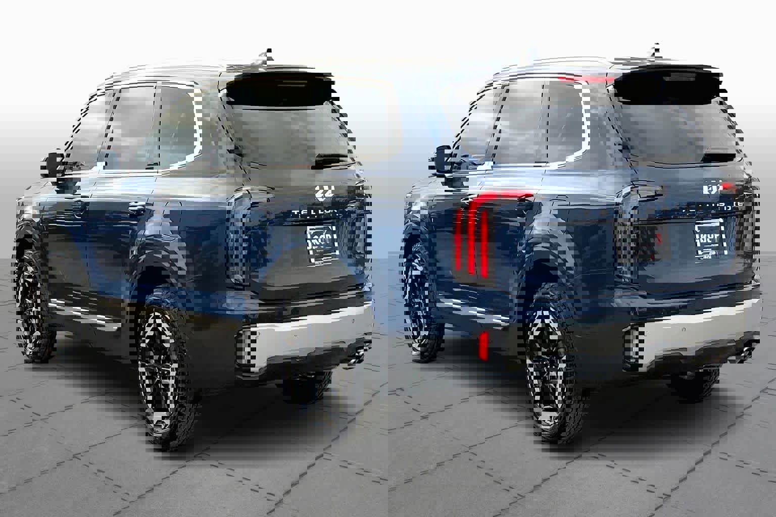 Used 2023 Kia Telluride EX w/ EX Captain's Chair Package image 10