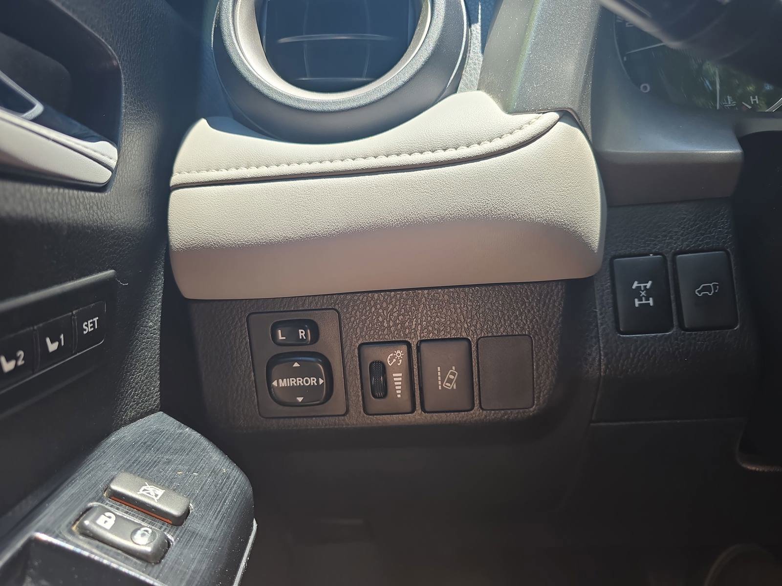 Used 2017 Toyota RAV4 Limited w/ All Weather Liner Package AWD/4WD image 25