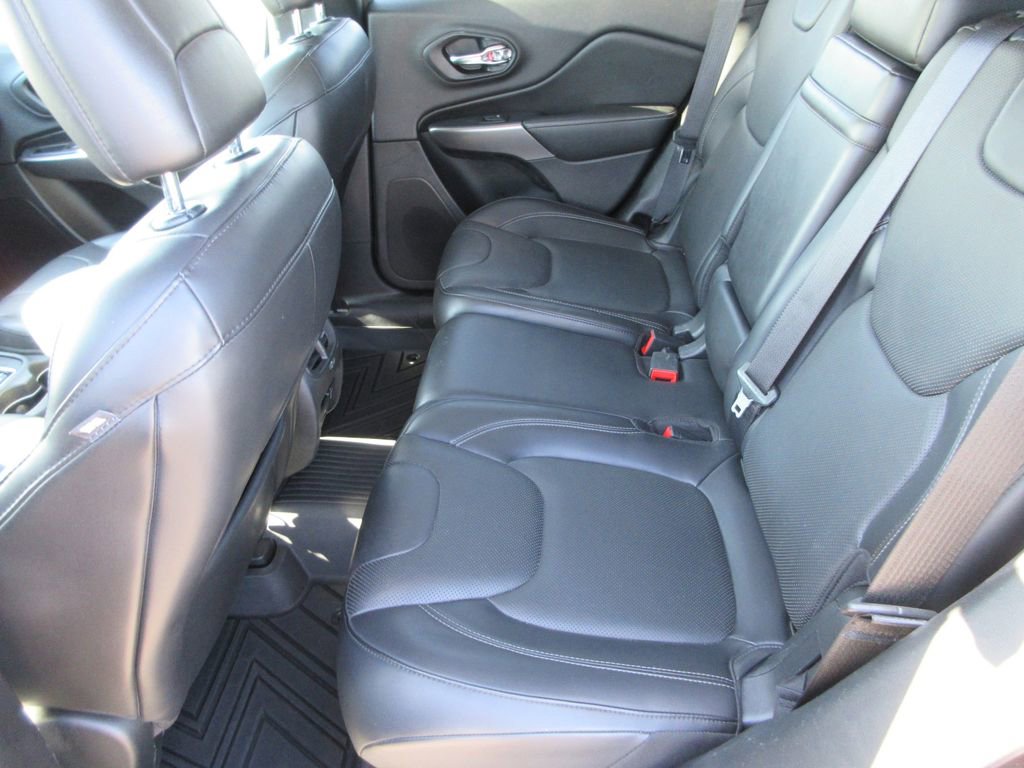Used 2019 Jeep Cherokee Limited w/ Luxury Group image 16