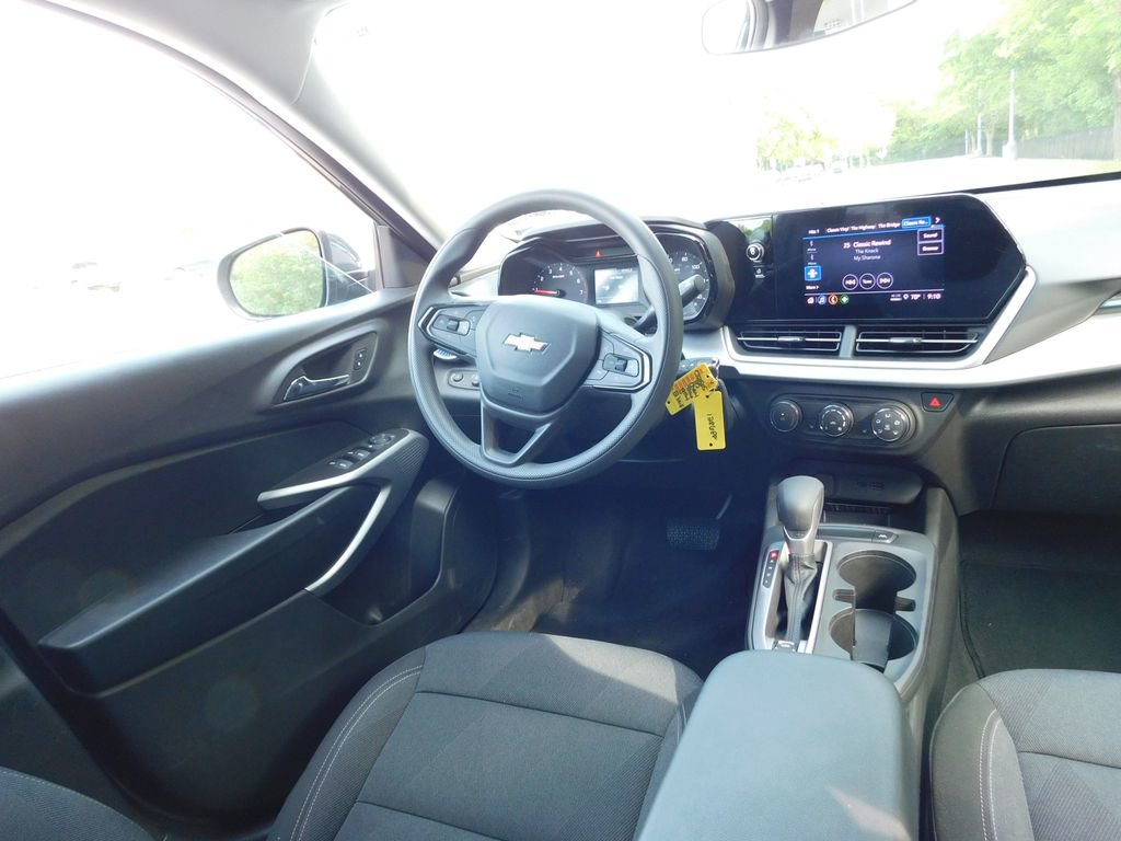 Certified 2025 Chevrolet Trax LS w/ LS Convenience Package FWD image 6