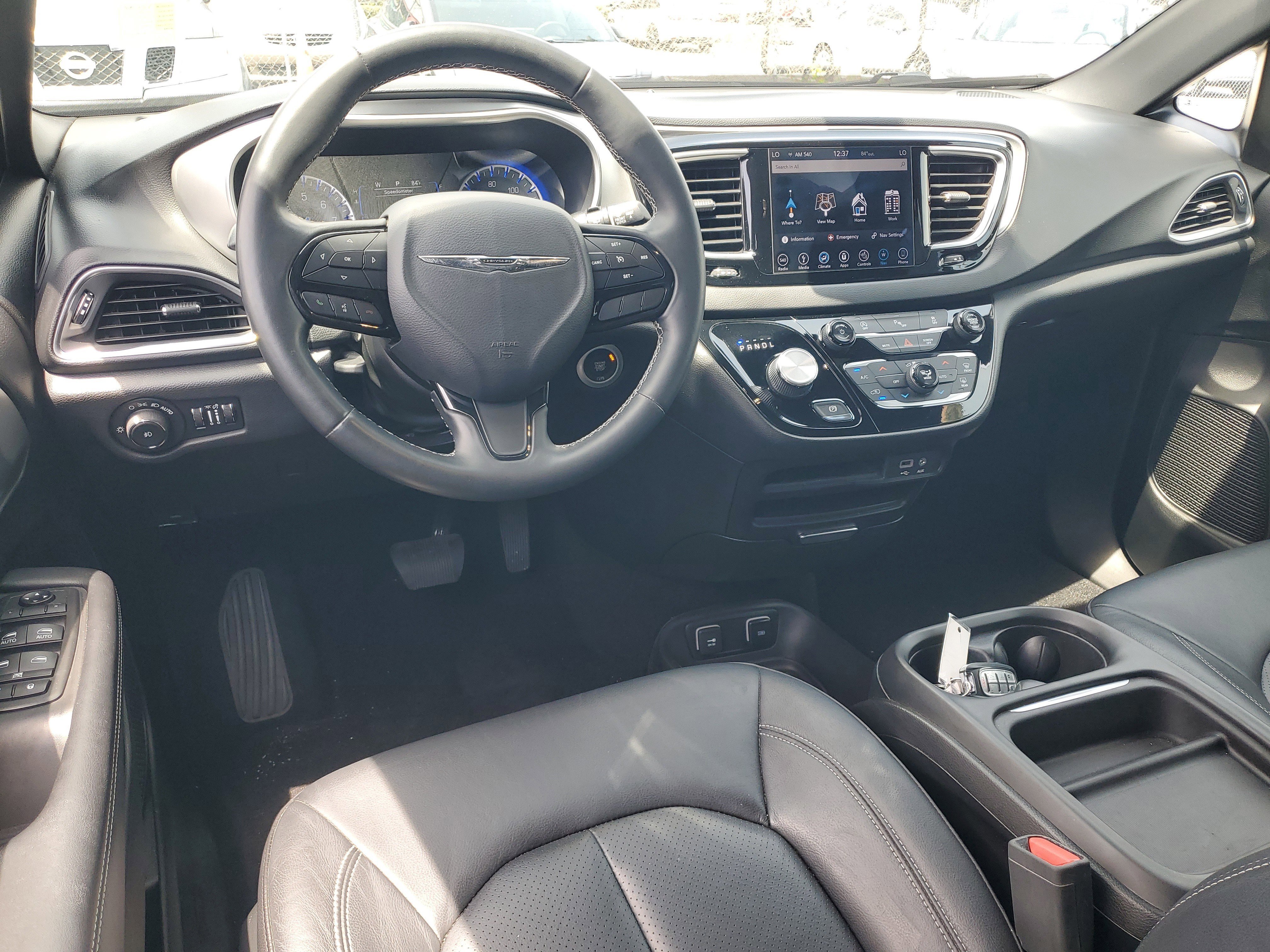 Used 2019 Chrysler Pacifica Touring-L w/ Premium Audio Group FWD image 17