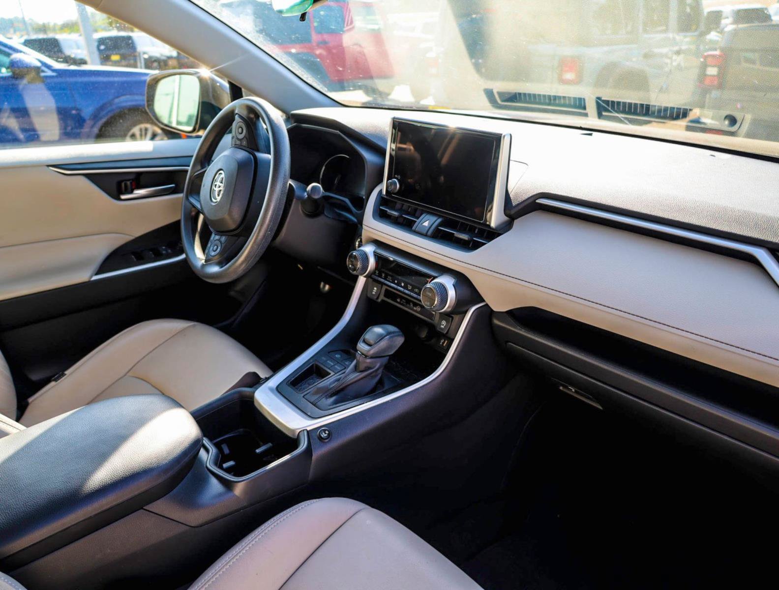 Used 2023 Toyota RAV4 XLE w/ Convenience Package FWD image 3