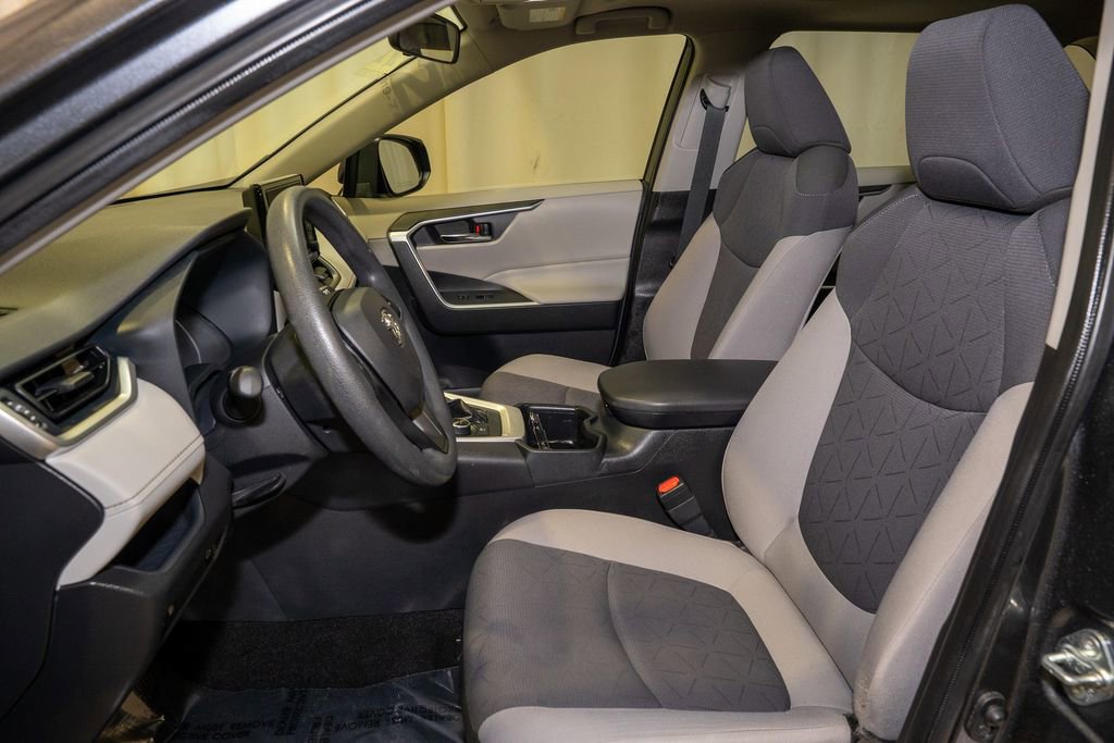 Used 2022 Toyota RAV4 XLE image 11