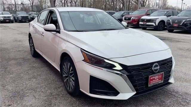 Used 2023 Nissan Altima 2.5 SV image 3