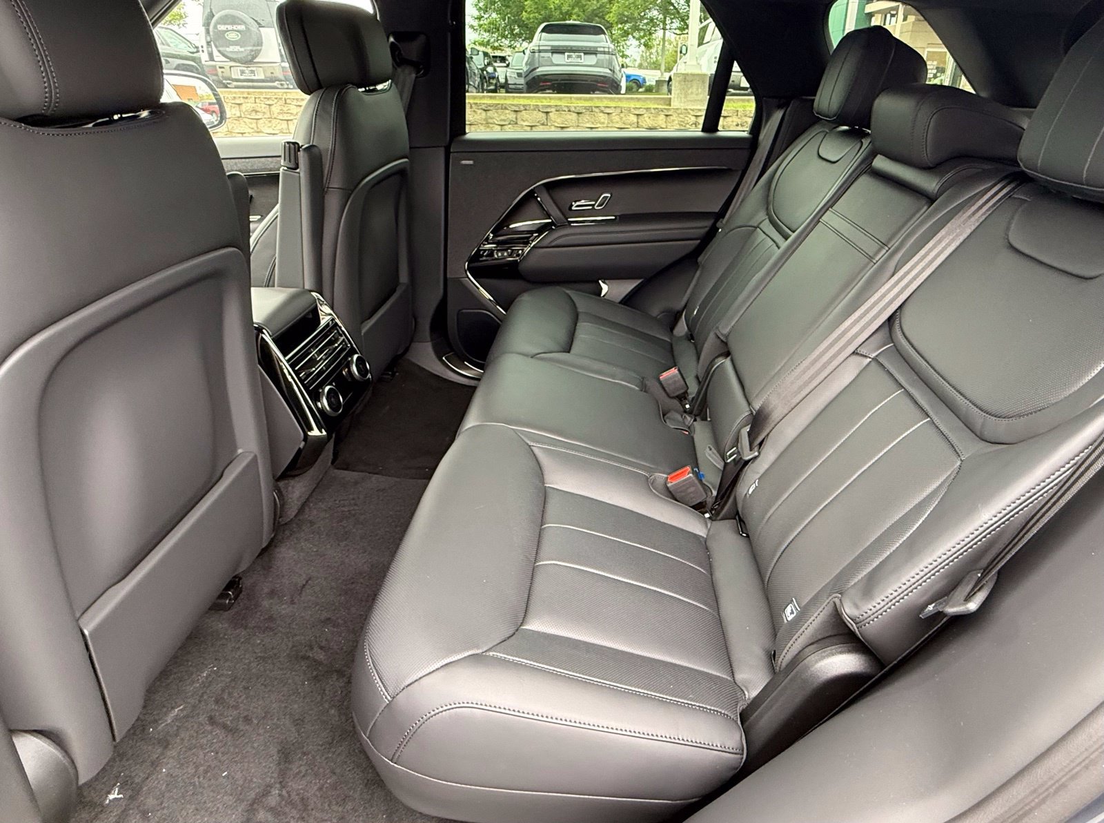 New 2026 Land Rover Range Rover Sport Dynamic SE AWD/4WD image 16