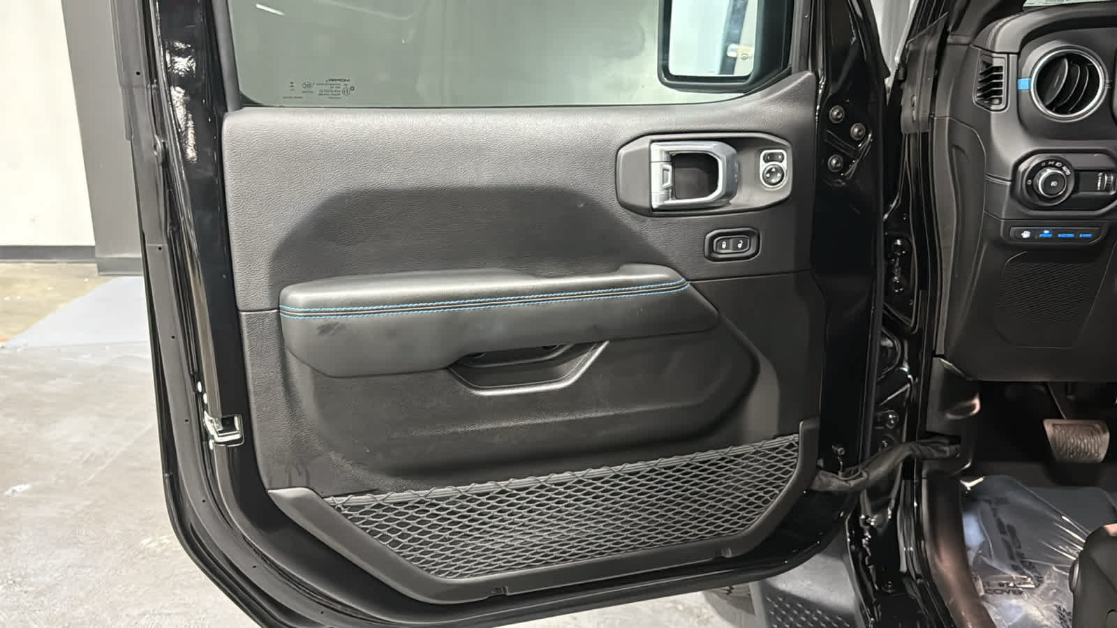 Used 2024 Jeep Wrangler High Altitude AWD/4WD image 7
