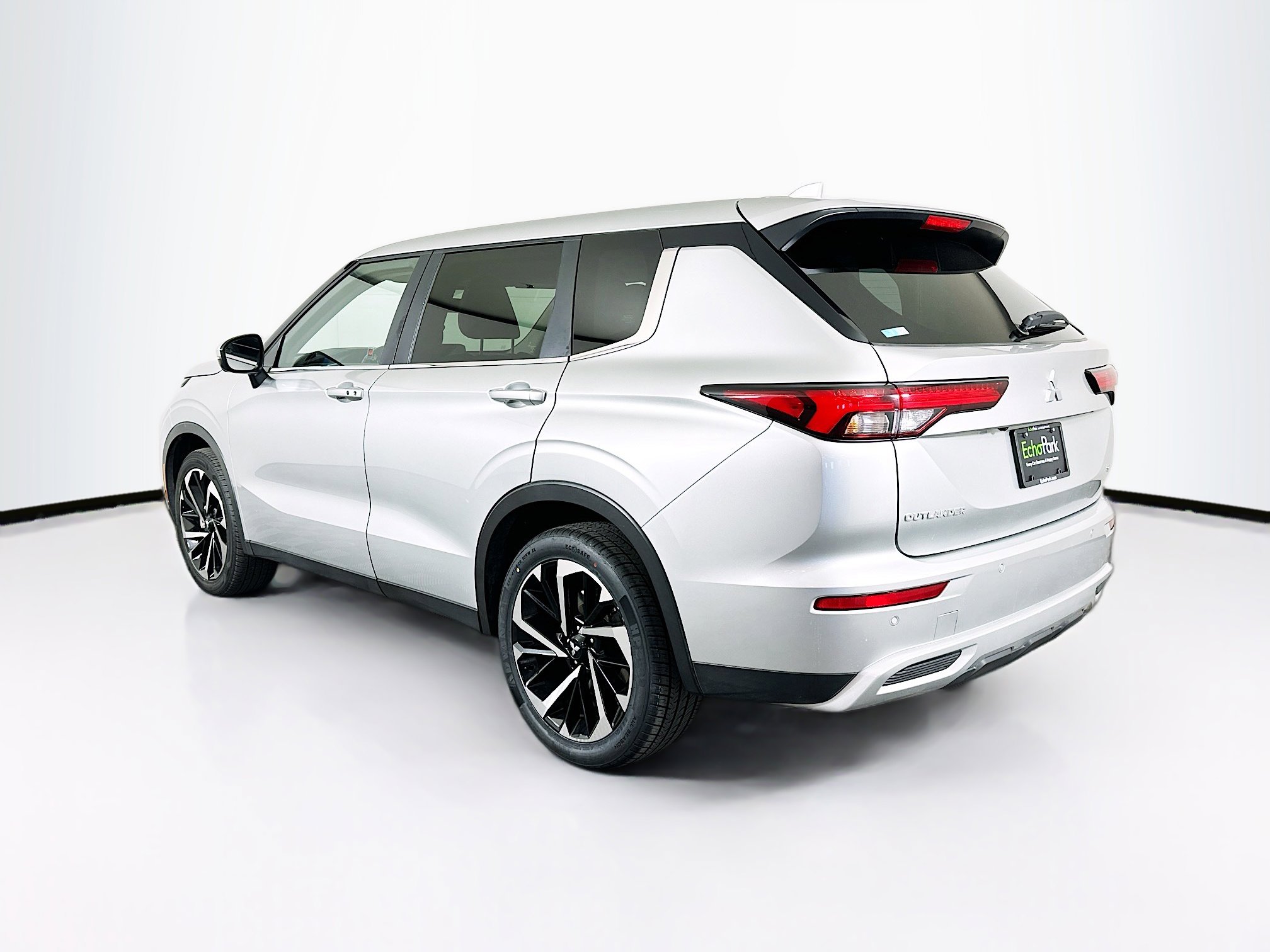 Used 2024 Mitsubishi Outlander SE image 5