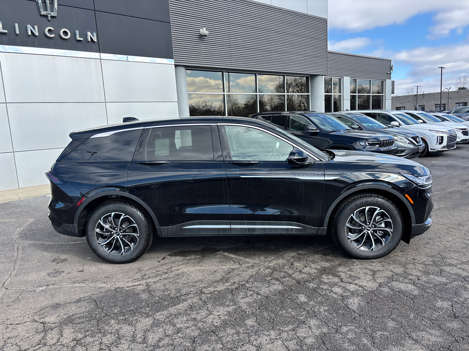 New 2026 Lincoln Nautilus Premier AWD/4WD image 8