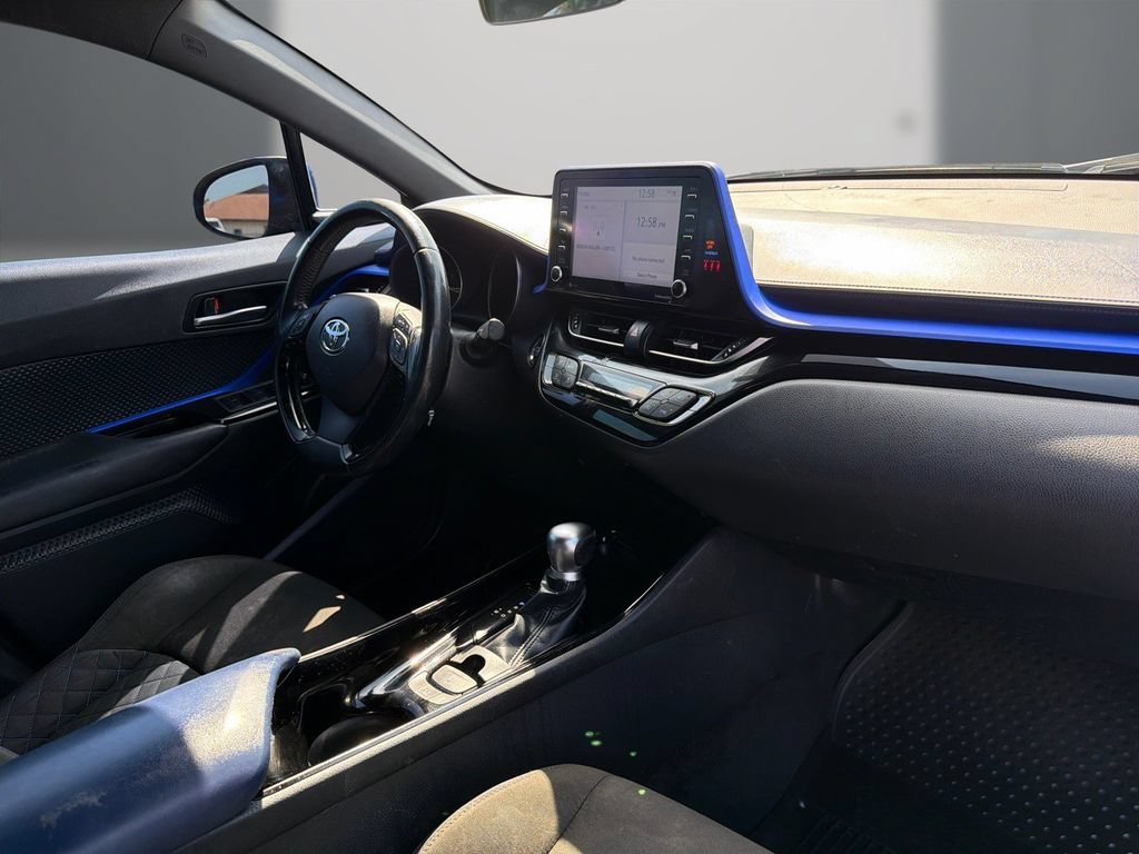 Used 2020 Toyota C-HR XLE FWD image 16