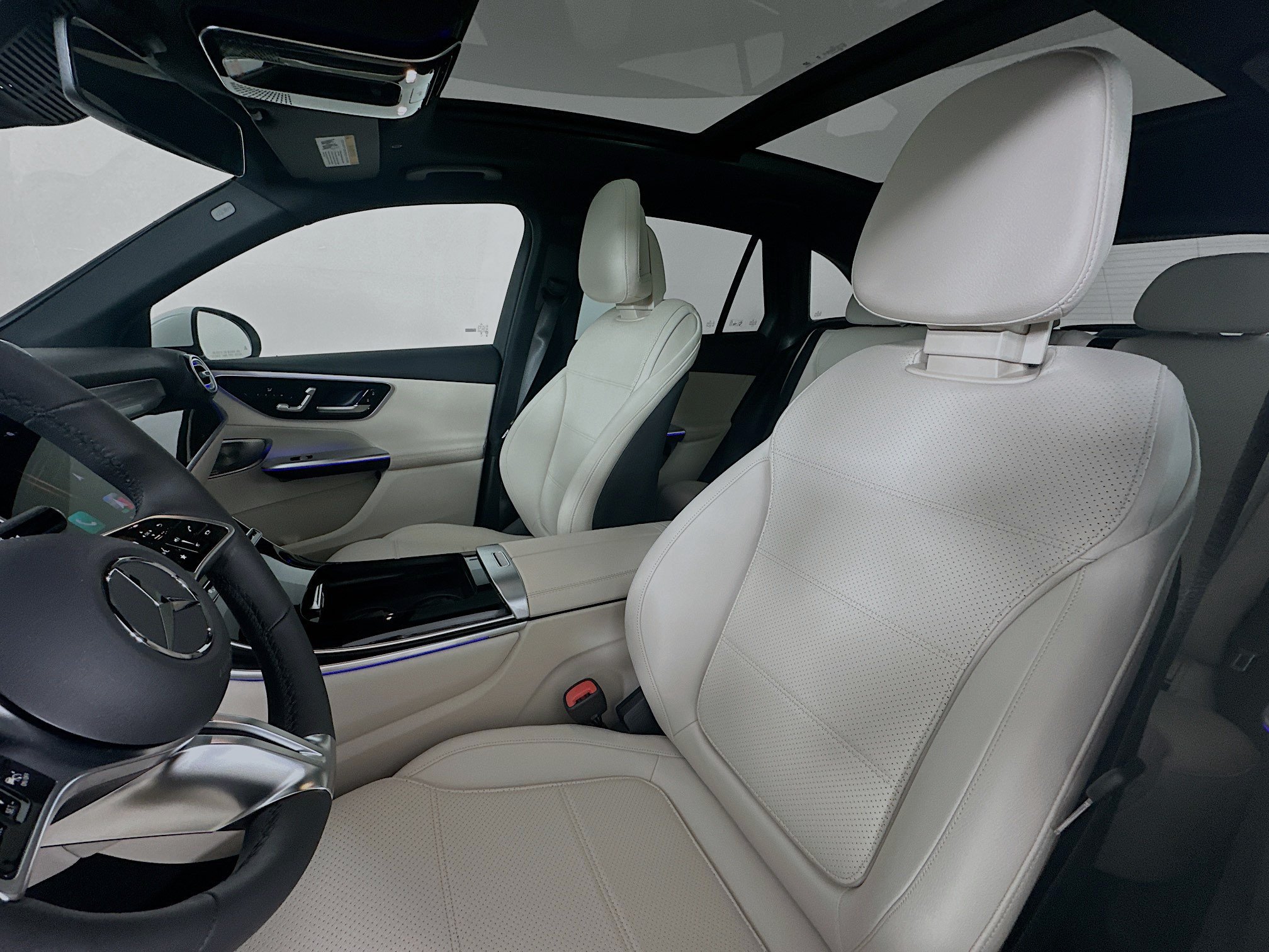 Used 2025 Mercedes-Benz GLC 300 4MATIC image 28