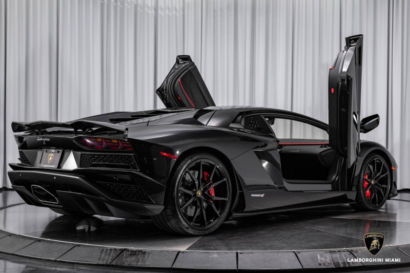 Used 2018 Lamborghini Aventador S image 37