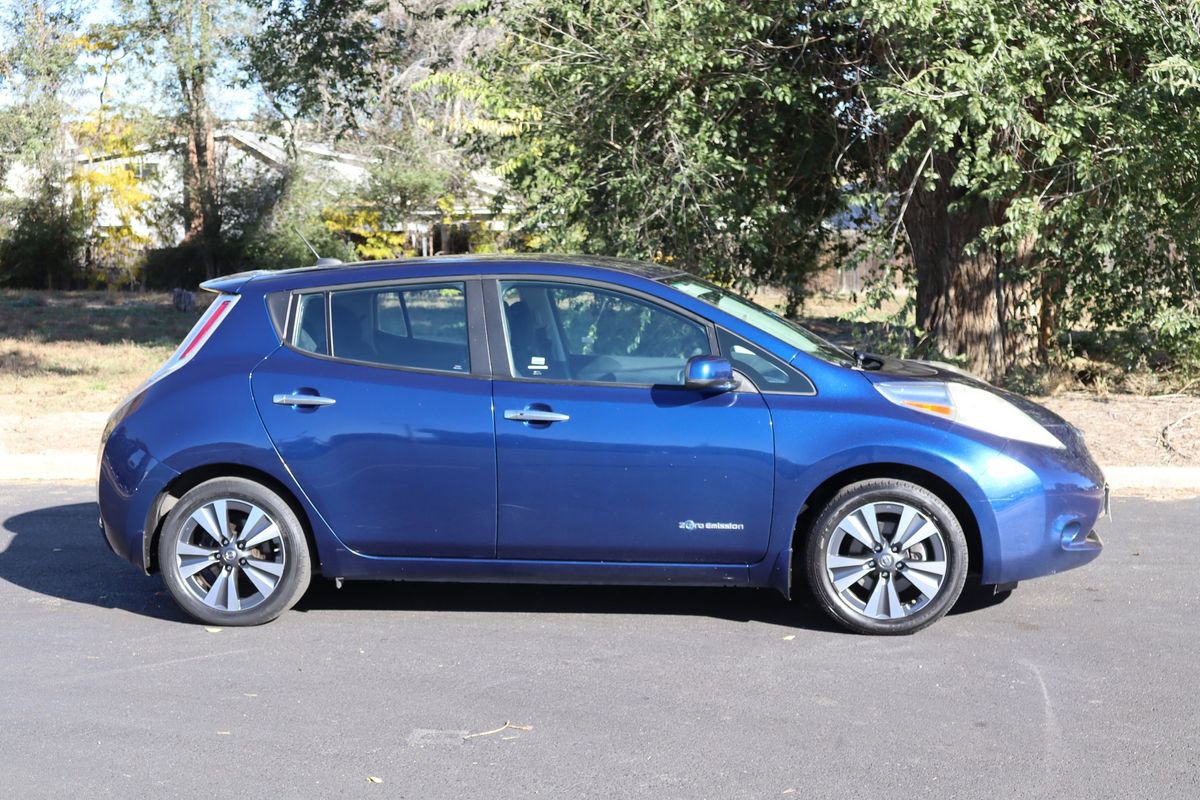 Used 2016 Nissan Leaf SV image 3